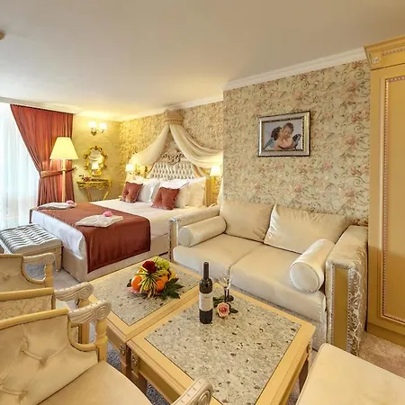 Rich Hotel