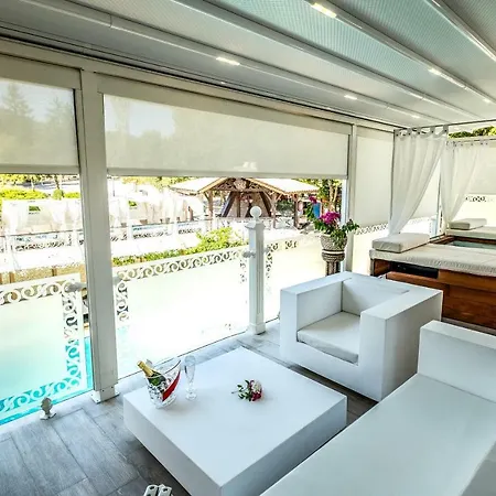 Rich Hotel